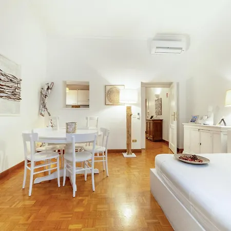 Spanish Steps Flat Rzym